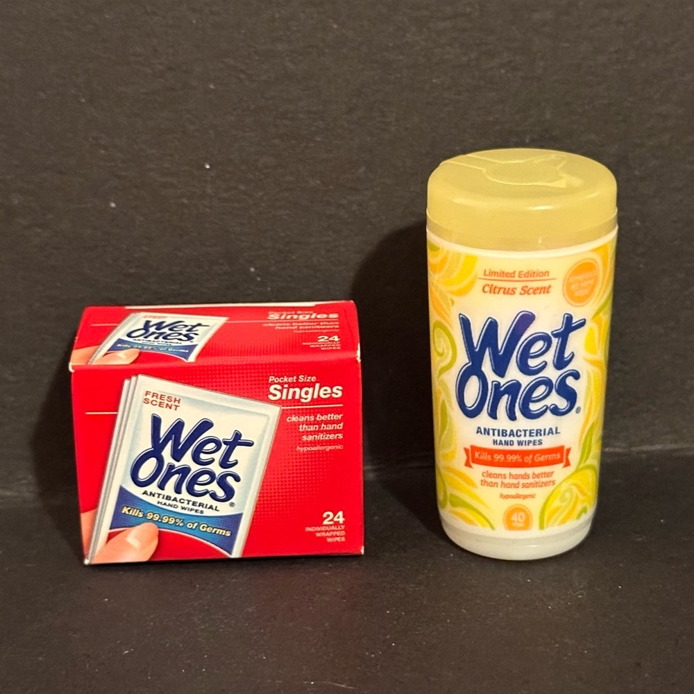 Mini Brands Wet Ones Antibacterial Wipes Set